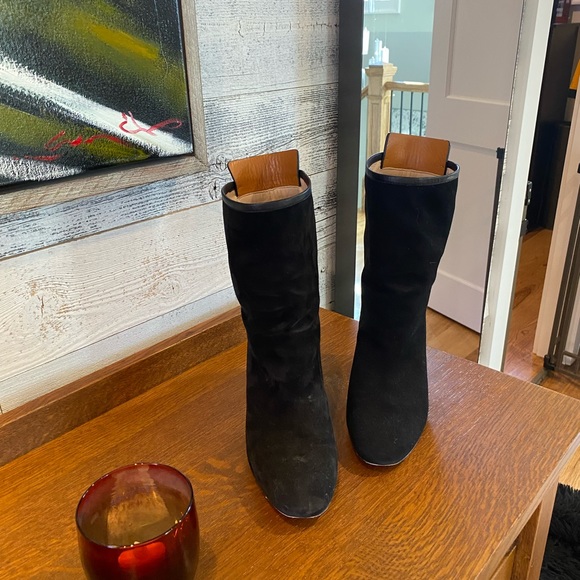 Stuart Weitzman ankle boots! Classy and Comfortable! - Picture 2 of 5